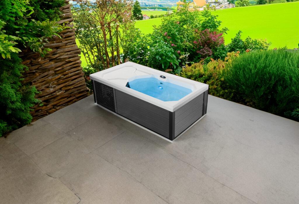 Modern outdoor plunge pool