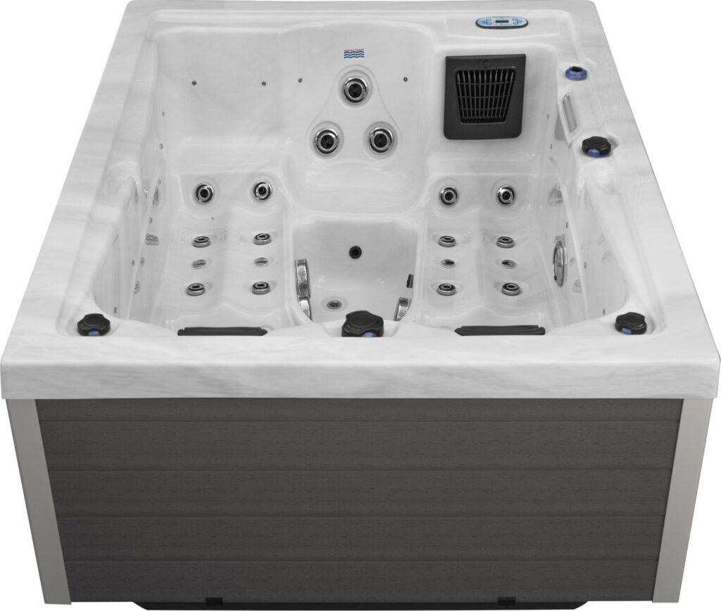 Compact dual lounger spa