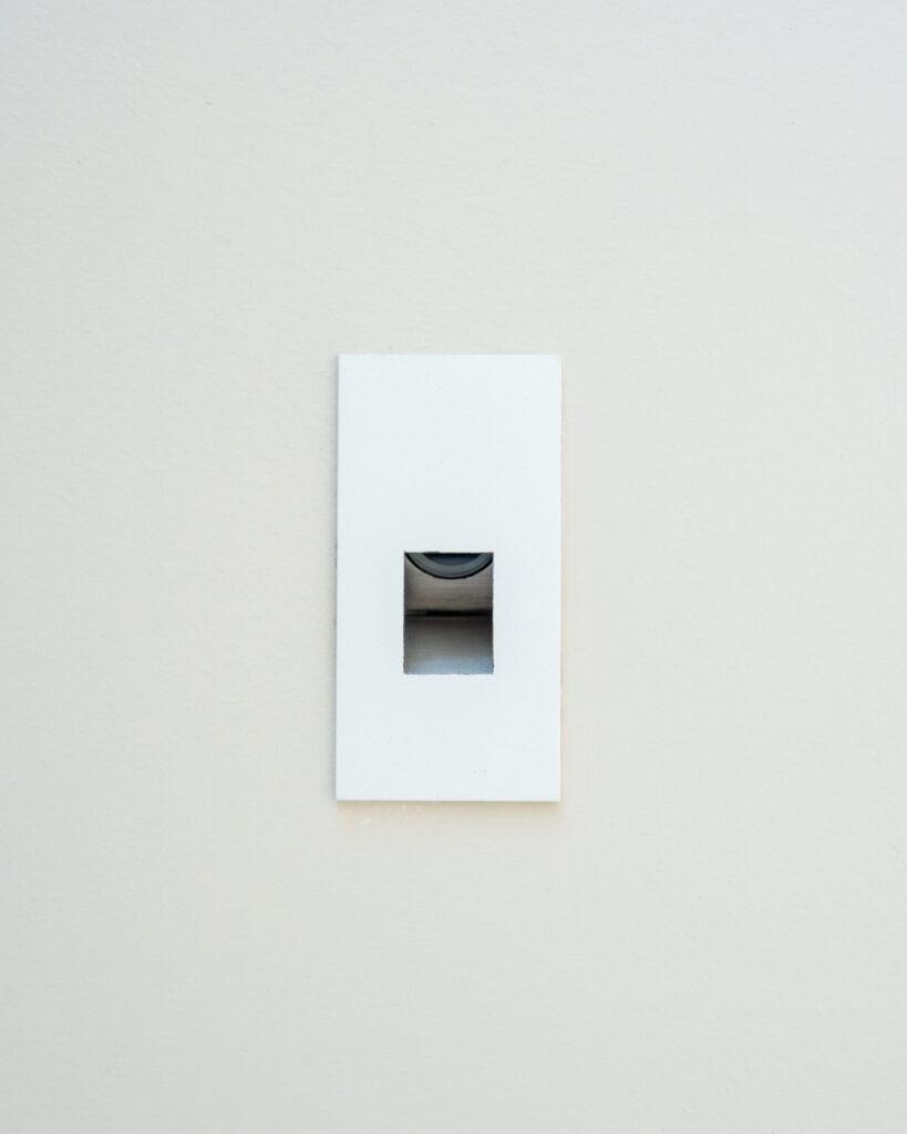 Minimalist wall light fixture