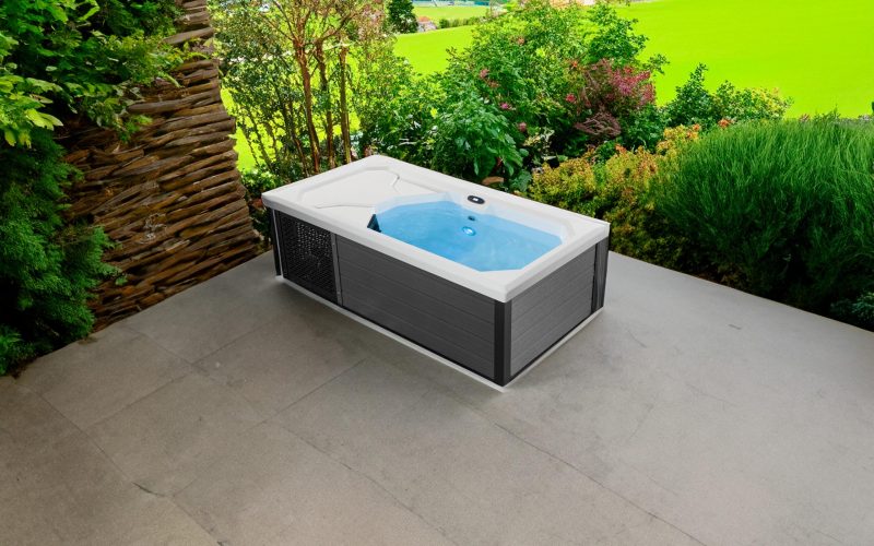 Modern outdoor plunge pool